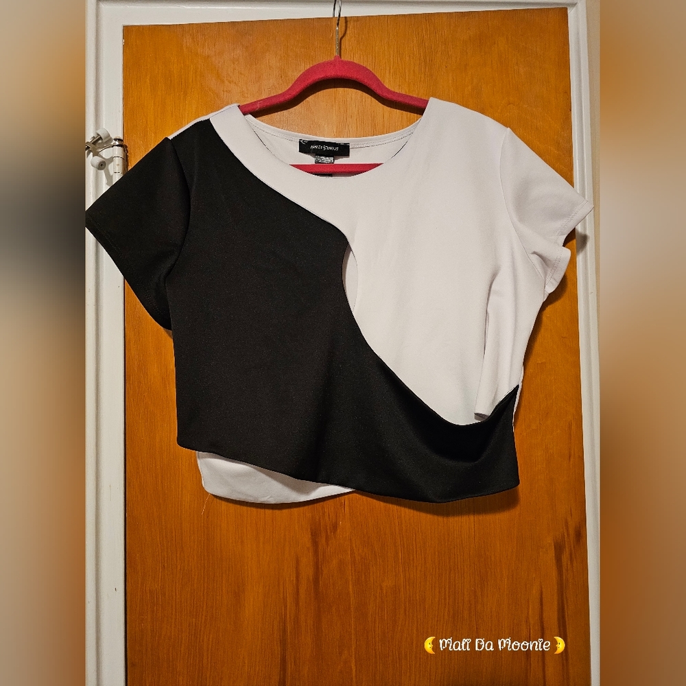 Ashley Stewart Two-Tone Cut Out Crop Top 18/20 White & Black